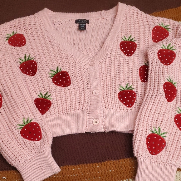 Strawberry Cardigan - Picture 2 of 16